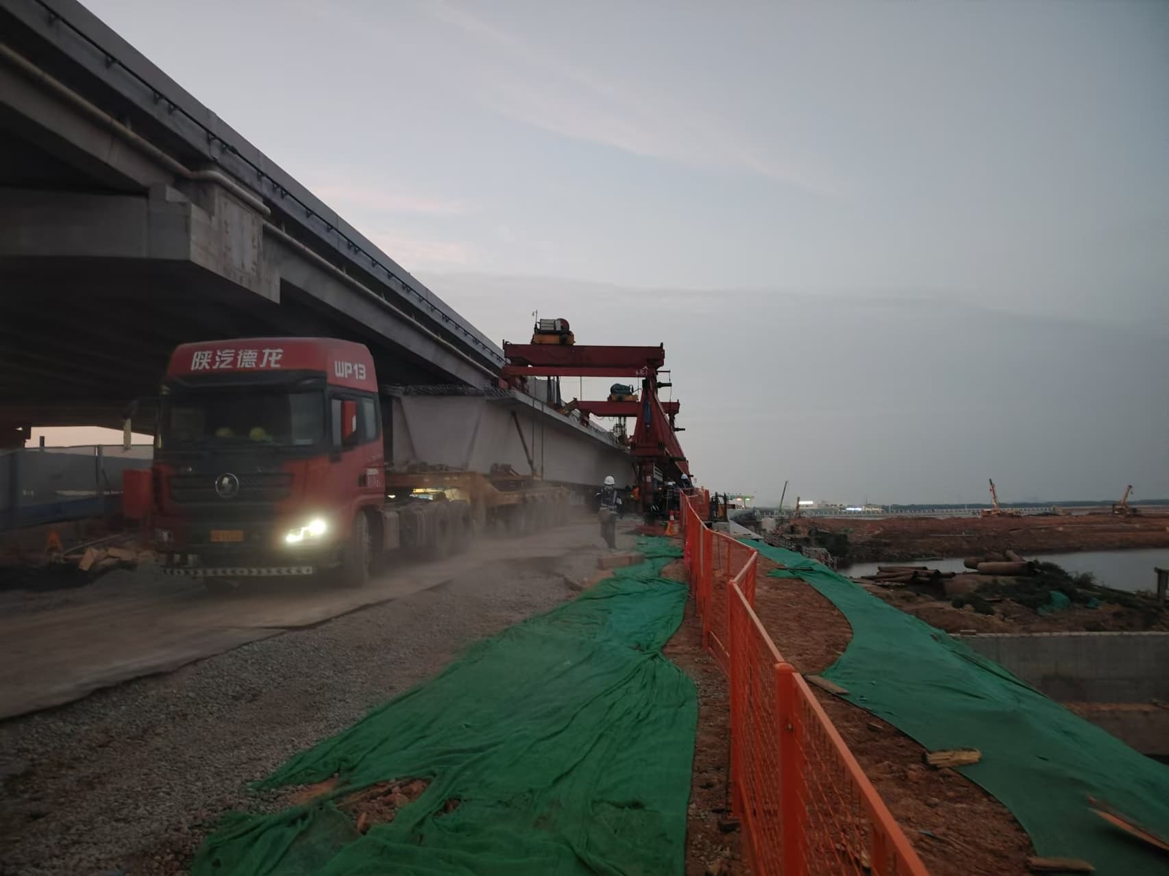 四川成都公路架桥机出租公司 施工中常见的几种架梁方式