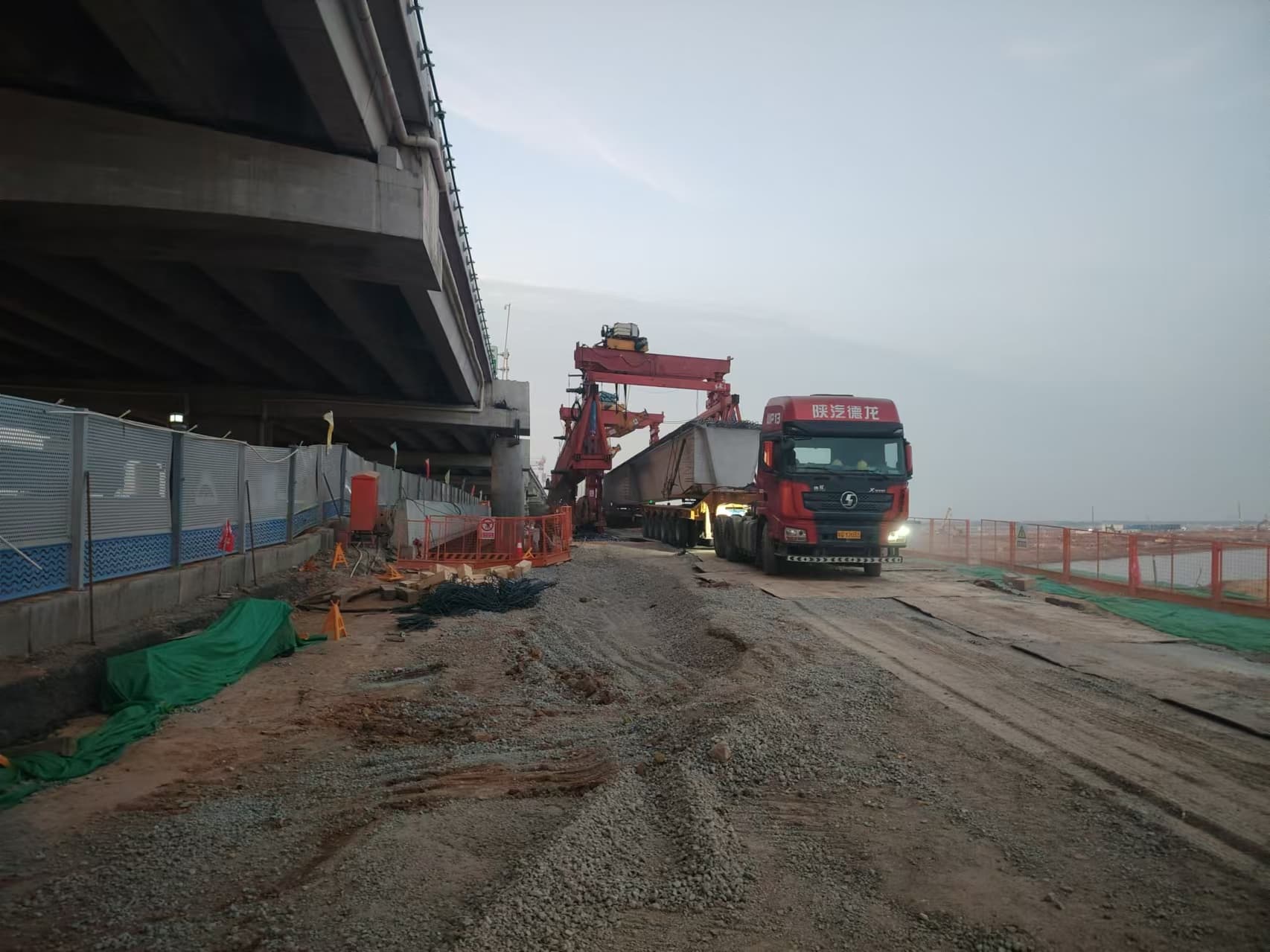 内蒙古兴安盟单导梁架桥机出租公司 架桥机主要钢结构件介绍