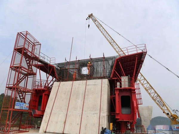 湖北恩施移动模架厂家 下行式模架导梁螺栓检查与养护